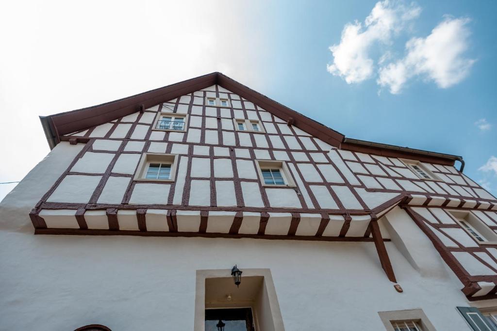Zur Alten Weinkelter - bezauberndes Fachwerkhaus aus der Spätgotik von 1451 - Top Lage für Aktivitäten - Fahrradkeller Ellenz-Poltersdorf Exterior foto