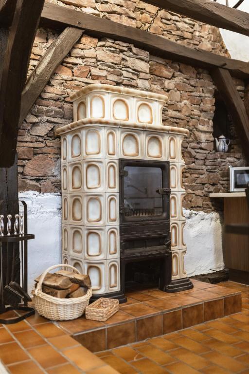 Zur Alten Weinkelter - bezauberndes Fachwerkhaus aus der Spätgotik von 1451 - Top Lage für Aktivitäten - Fahrradkeller Ellenz-Poltersdorf Exterior foto